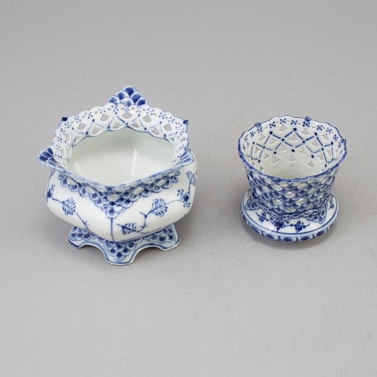 SERVIS, 44 delar, porslin, "Musselmalet", Royal Copenhagen, Danmark.