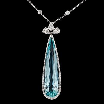 1116. An aquamarine and diamond necklace. Diamonds total carat weight 1.59 cts. Aquamarine 12.55 cts.