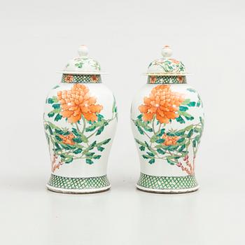 Lock urns, a pair, porcelain, China, 20th century.