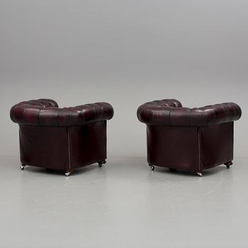 FÅTÖLJER, ett par, Chesterfieldmodell, England, 1900-talets sista kvartal.