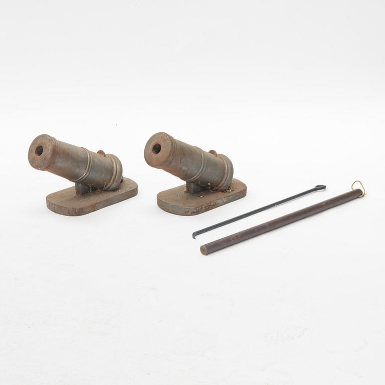 A pair of iron decoration cannons, 20th century.