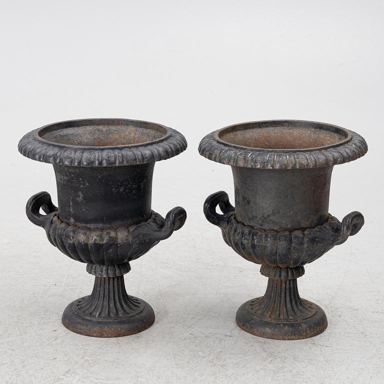 Garden urns, a pair, first half of the 20th century.