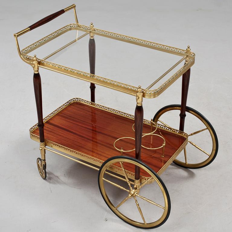 SERVERINGSVAGN, 1900-talets fjärde kvartal.