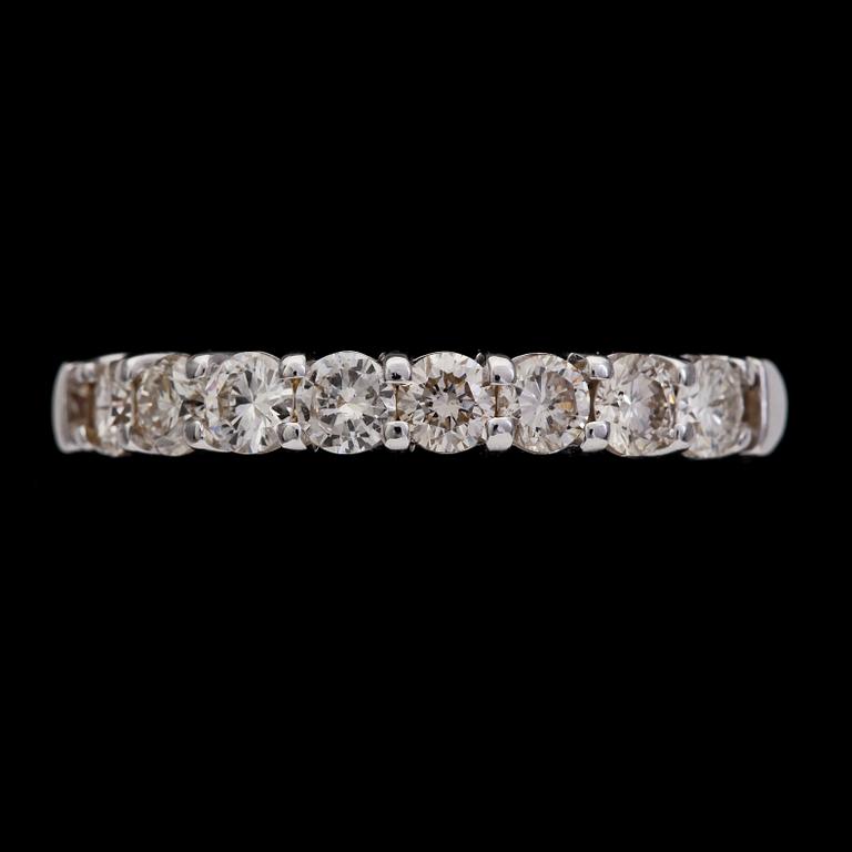 RING, 8 briljantslipade diamanter, tot. ca 0.96 ct.