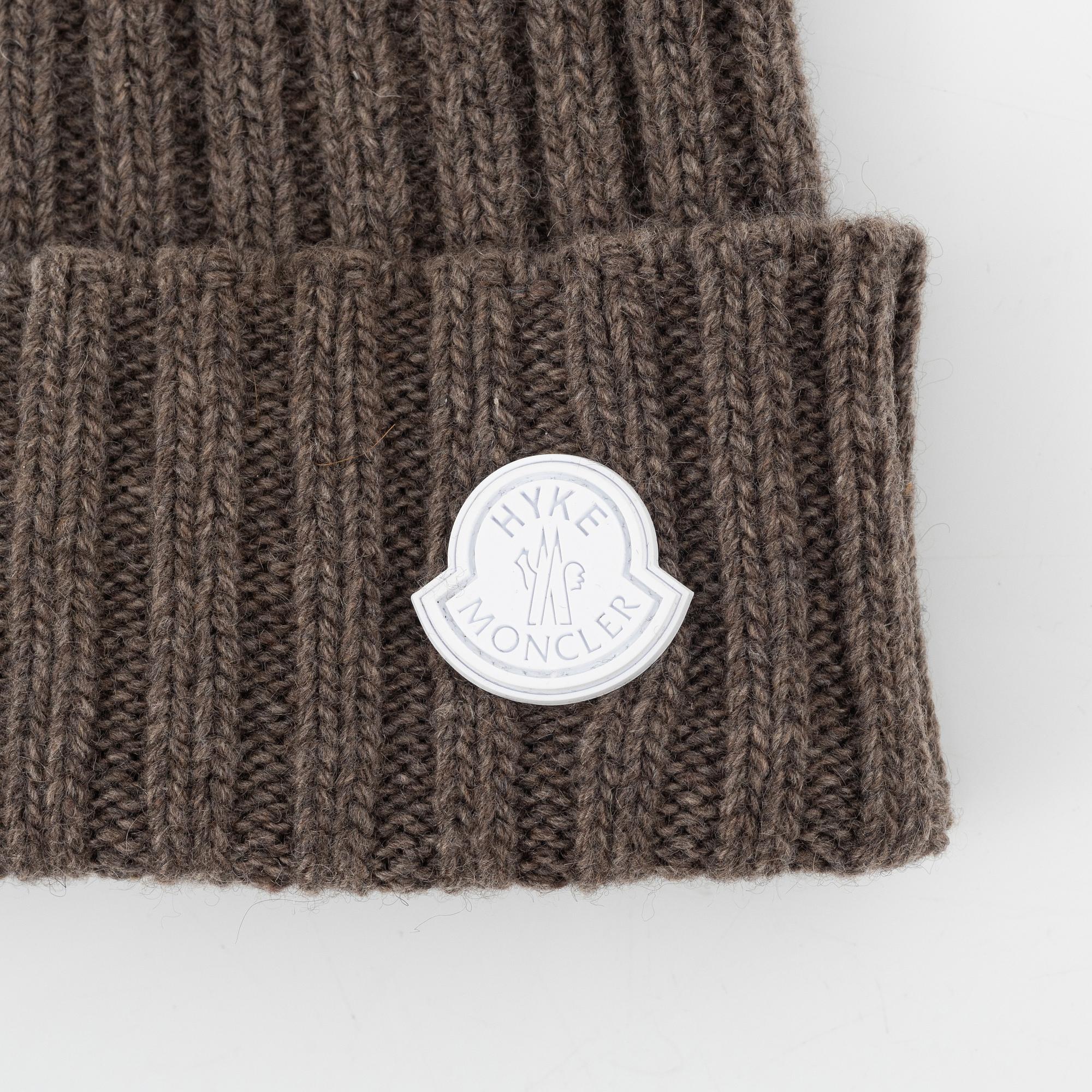 Moncler, a cashmere hat "Berretto Tricot".
