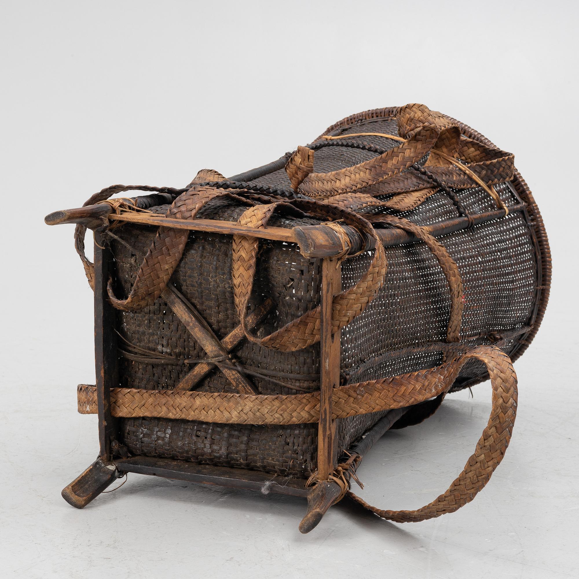A Vietnamese basket, late 19th century around 1900.