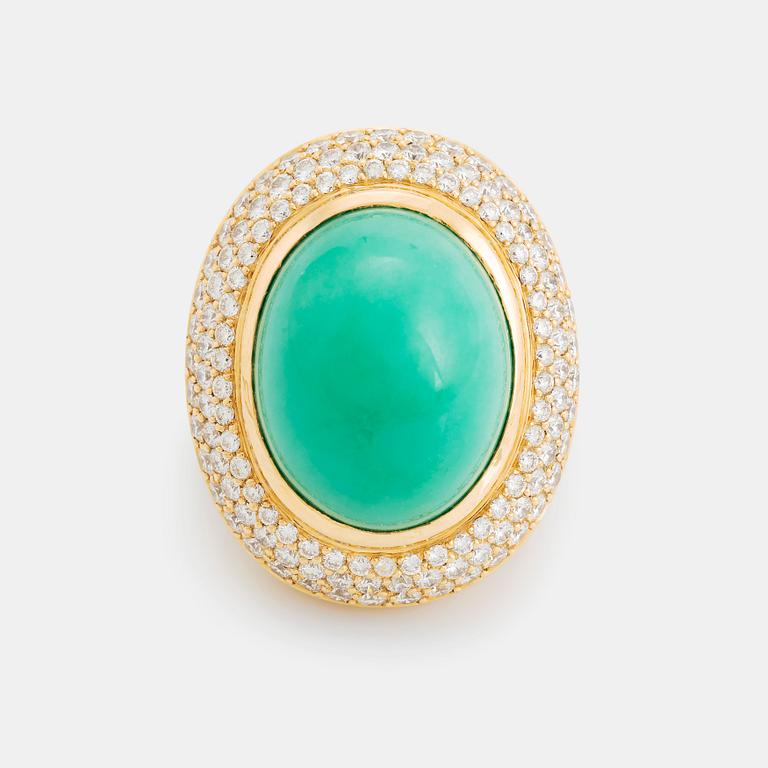 An 18K gold and chrysoprase Acchinelli ring set with round brilliant-cut diamonds.