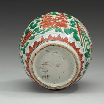 A wucai jar, Ming dynasty, 17th Century.