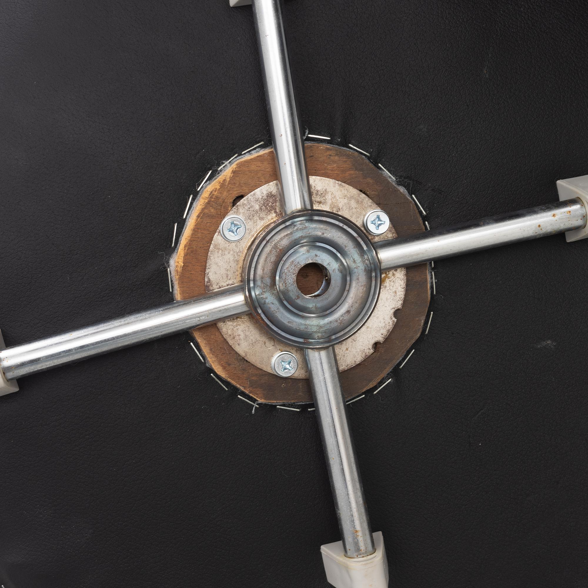 Arne Jacobsen, six 'Series 7' chairs, Fritz Hansen, Denmark, 1967 and later.