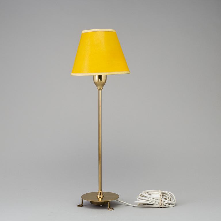 A Josef Frank brass table lamp, modell 2552, for Firma Svenskt tenn.