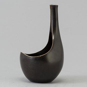 A stoneware bowl by Stig Lindberg for Gustavsberg.