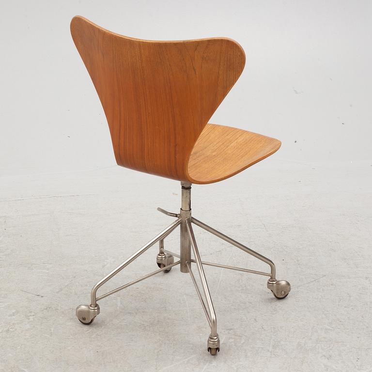 Arne Jacobsen, a 'Series 7' desk chair, Fritz Hansen, Denmark, 1950's/60's.
