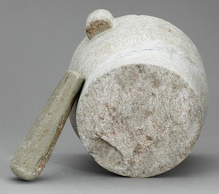 MORTEL, sten, 1900-talets första hälft.