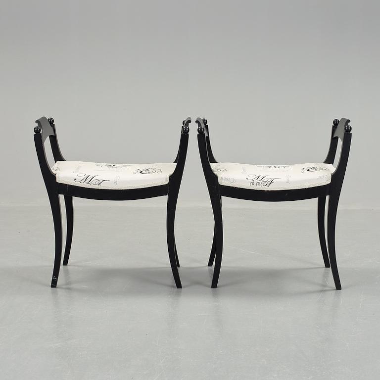 TABURETTER, ett par, Karl-Johan, 1800-talets mitt.