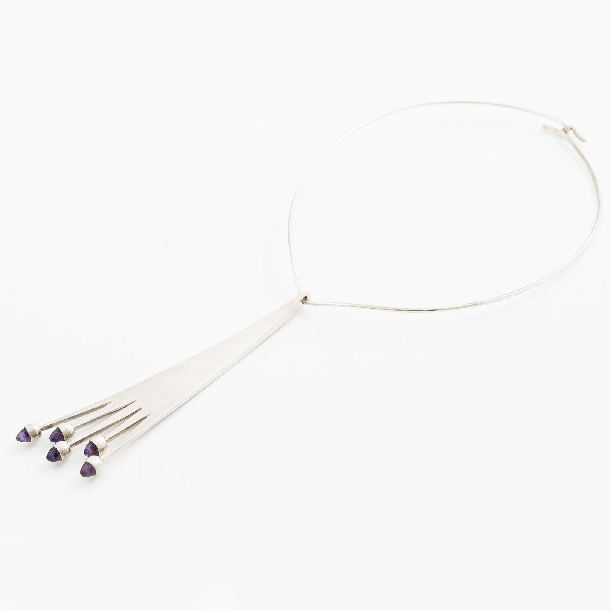 Anni & Bent Knudsen, collier, silver med cabochonslipade ametister, Danmark ca 1960-tal.