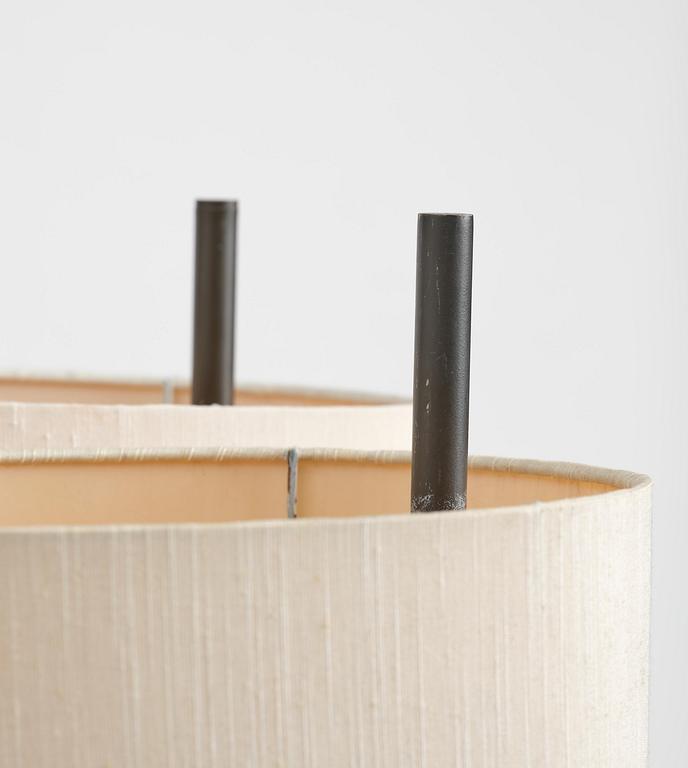Arne Jacobsen, golvlampor, ett par, "AJ Royal", Louis Poulsen, Danmark, 1960-tal.