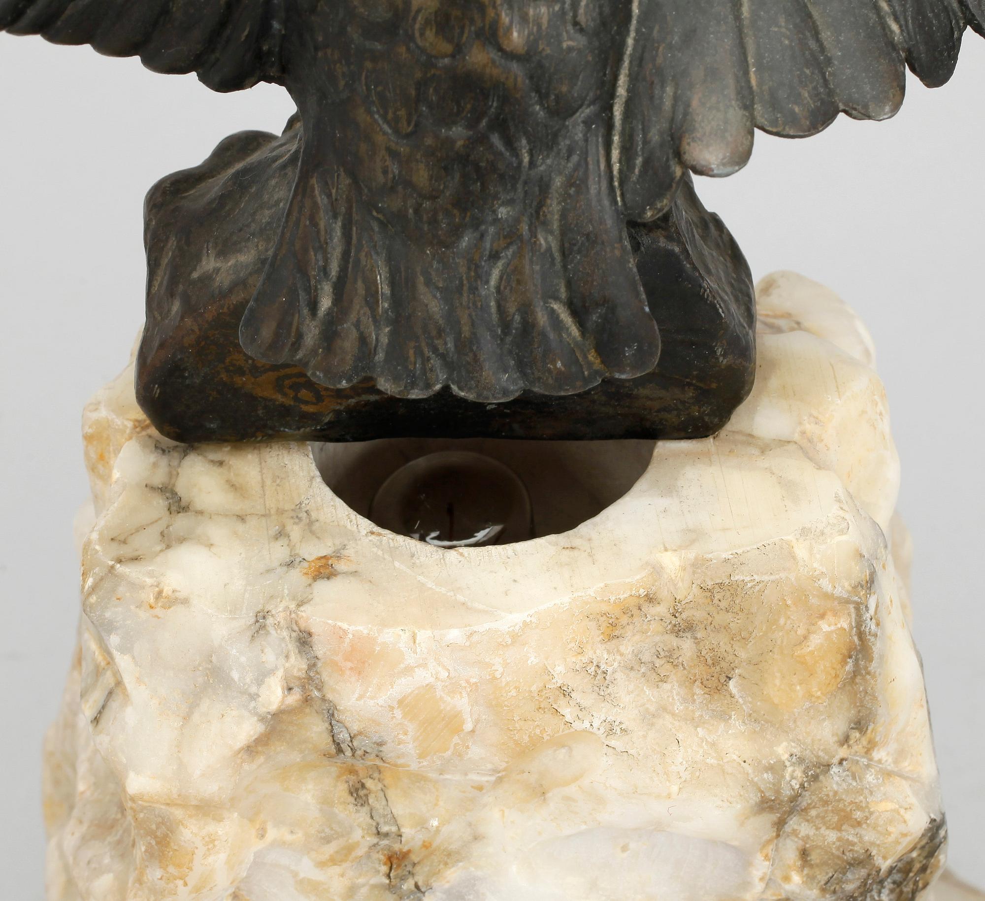 BORDSLAMPA, 1900-talets första hälft, bär otydlig signatur.