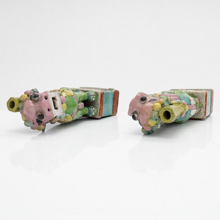 A pair of glazed cramic Fo dogs, Jiaqing (1796-1820), Qing dynasty, China.