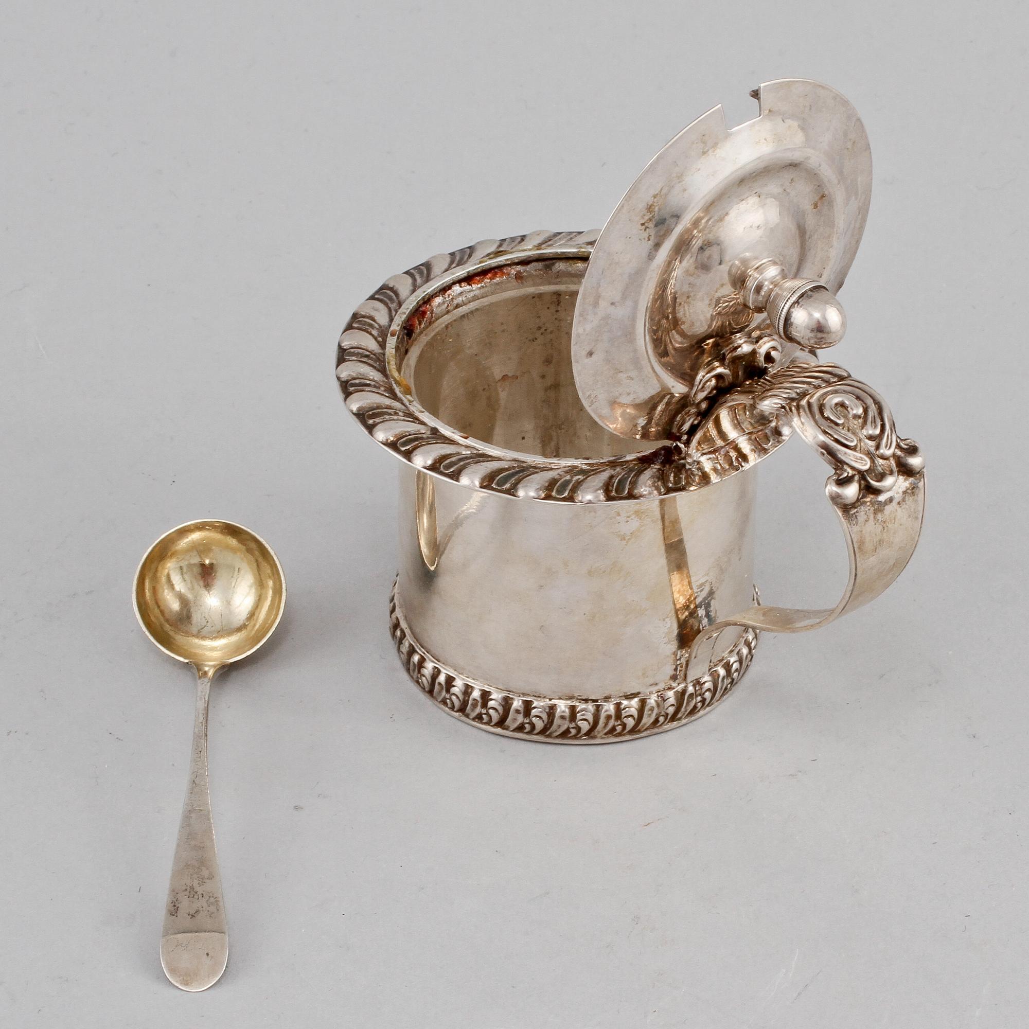 SENAPSKANNA, silver med glasinsats, Adolf Zethelius, Stockholm, 1836. Silvervikt 125 g.