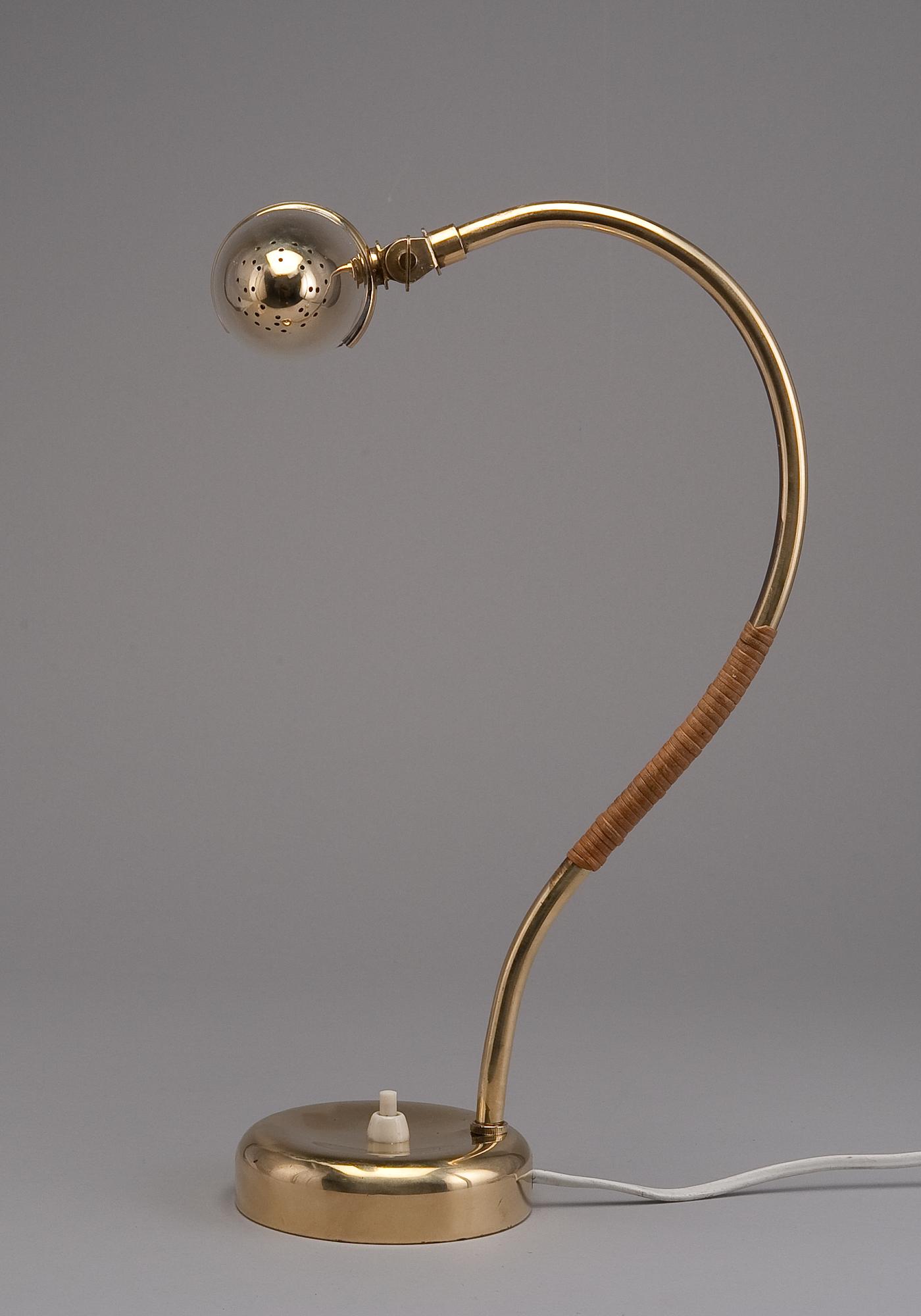 Paavo Tynell, BORDSLAMPA.