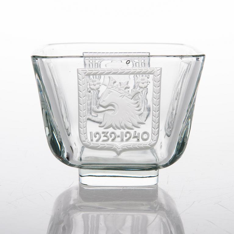 A glass bowl, 'Mottimalja' 1939-1940 Riihimäki Lasi Oy.