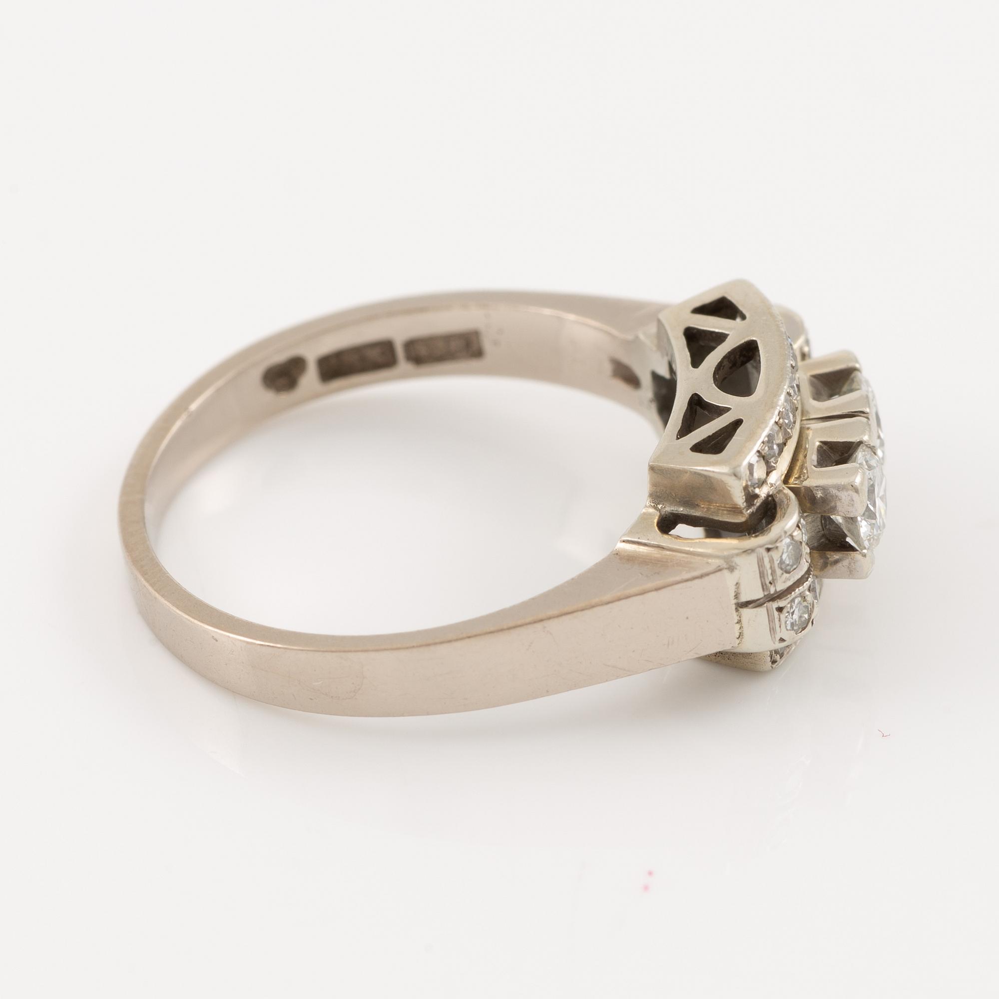 Ring in 18K white gold set with round brilliant-cut and eight-cut diamonds.