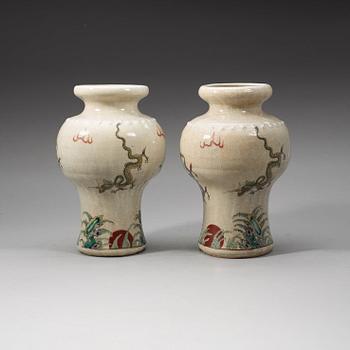 A pair of ge glazed vases, Qing dynasty, 19th Century.