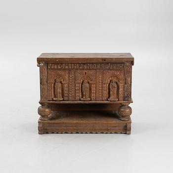 Kista/sideboard, nordisk senrenässans samt renässansstil, 1600-tal samt 1800-tal.