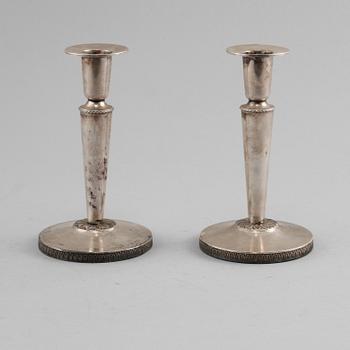 LJUSSTAKAR, ett par, silver, delvis Ceson, Göteborg, 1900-talets andra hälft.