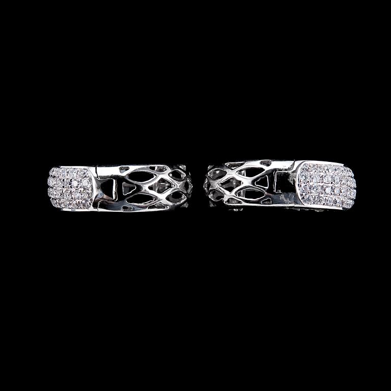 A PAIR OF EARRINGS, 116 brilliant cut diamonds c 0,4 ct.