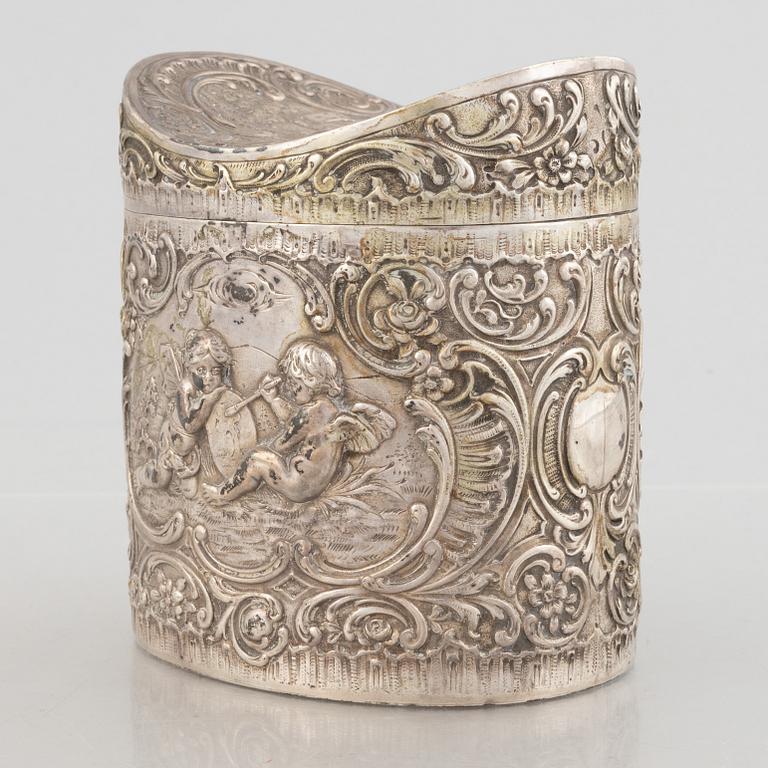 Lided box, silver 800, German control mark, Rococo style, circa 1900.