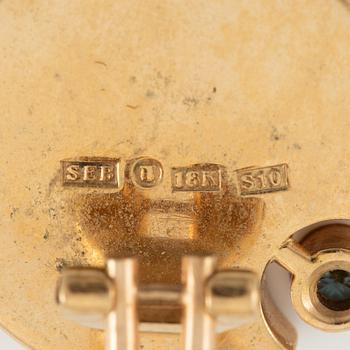 Sebastian Schildt, earrings, a pair, 18K gold with chrysoprase and colour-treated blue brilliant-cut diamonds.