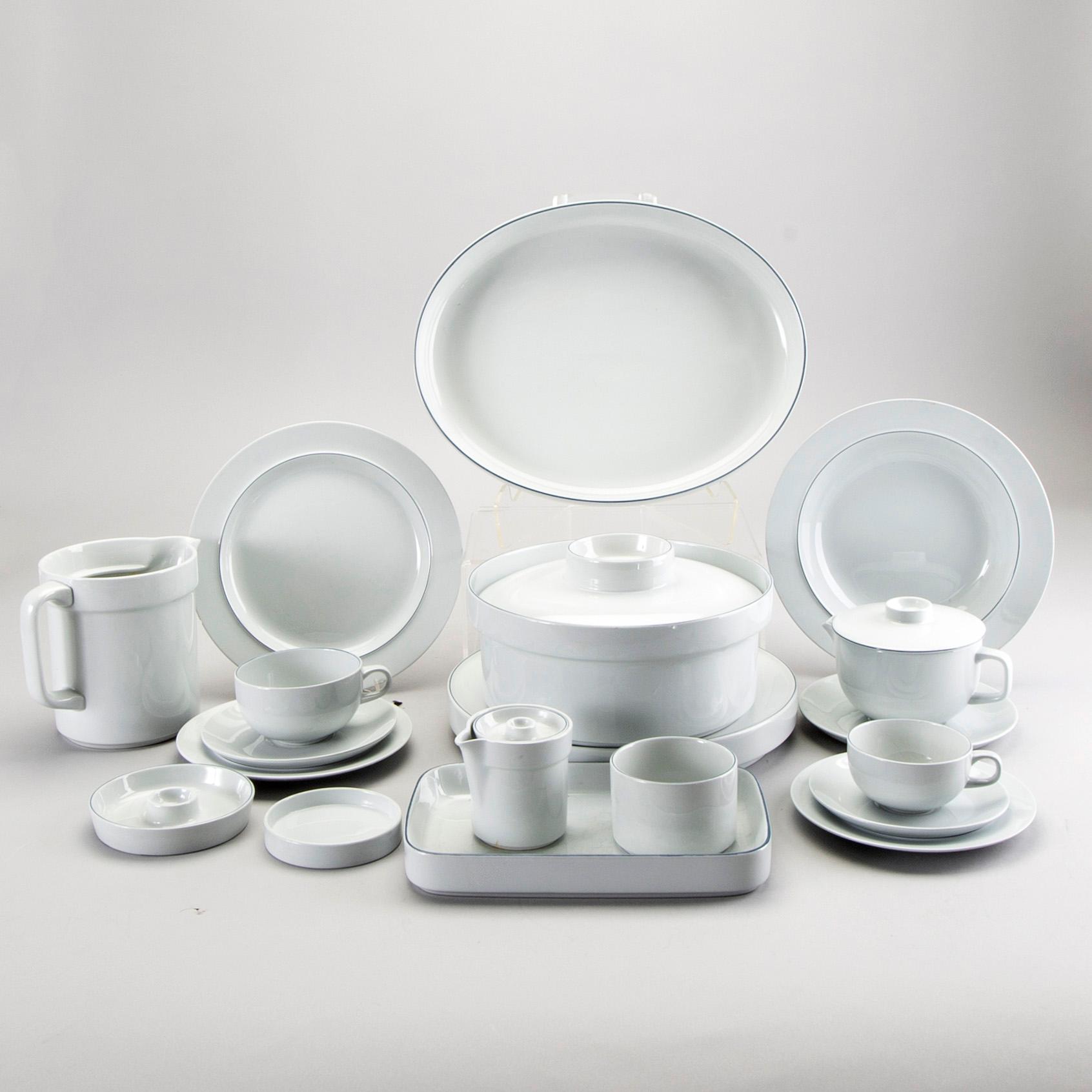 Grethe Meyer, "Blue Edge", tableware, 100 dlr, Royal Copenhagen and Aluminia.