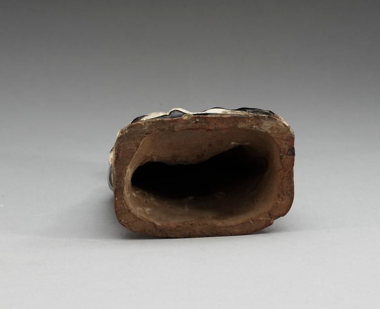FIGURIN, keramik. Yuan/Ming dynastin.