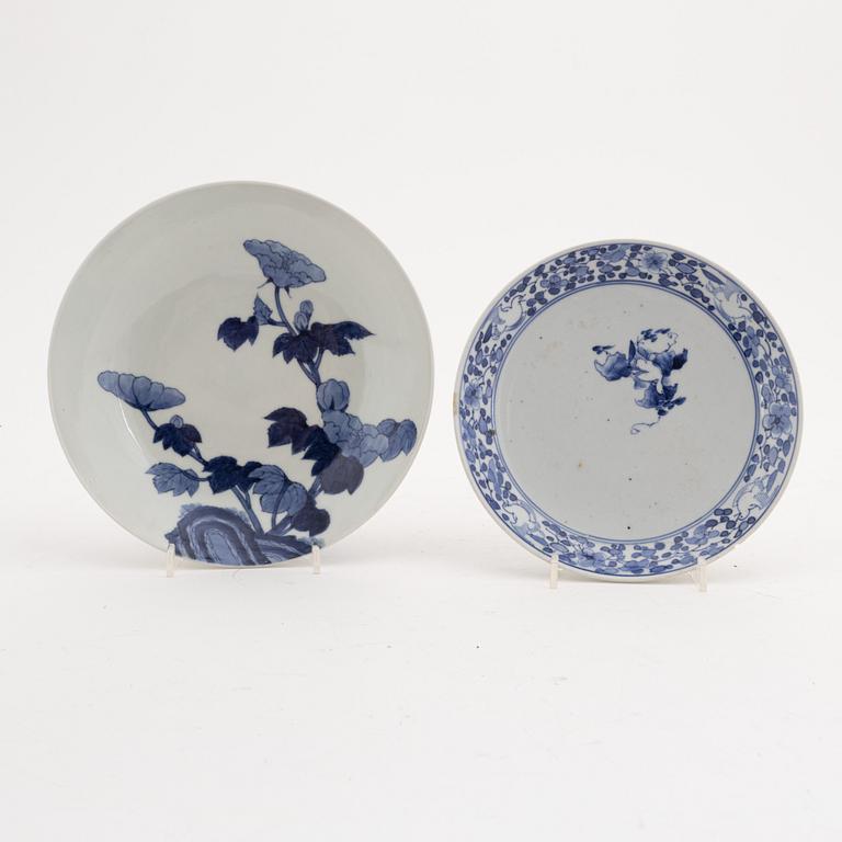 A set of two Japanese blue and white dishes, Edo (1602-1868) and 20th century.