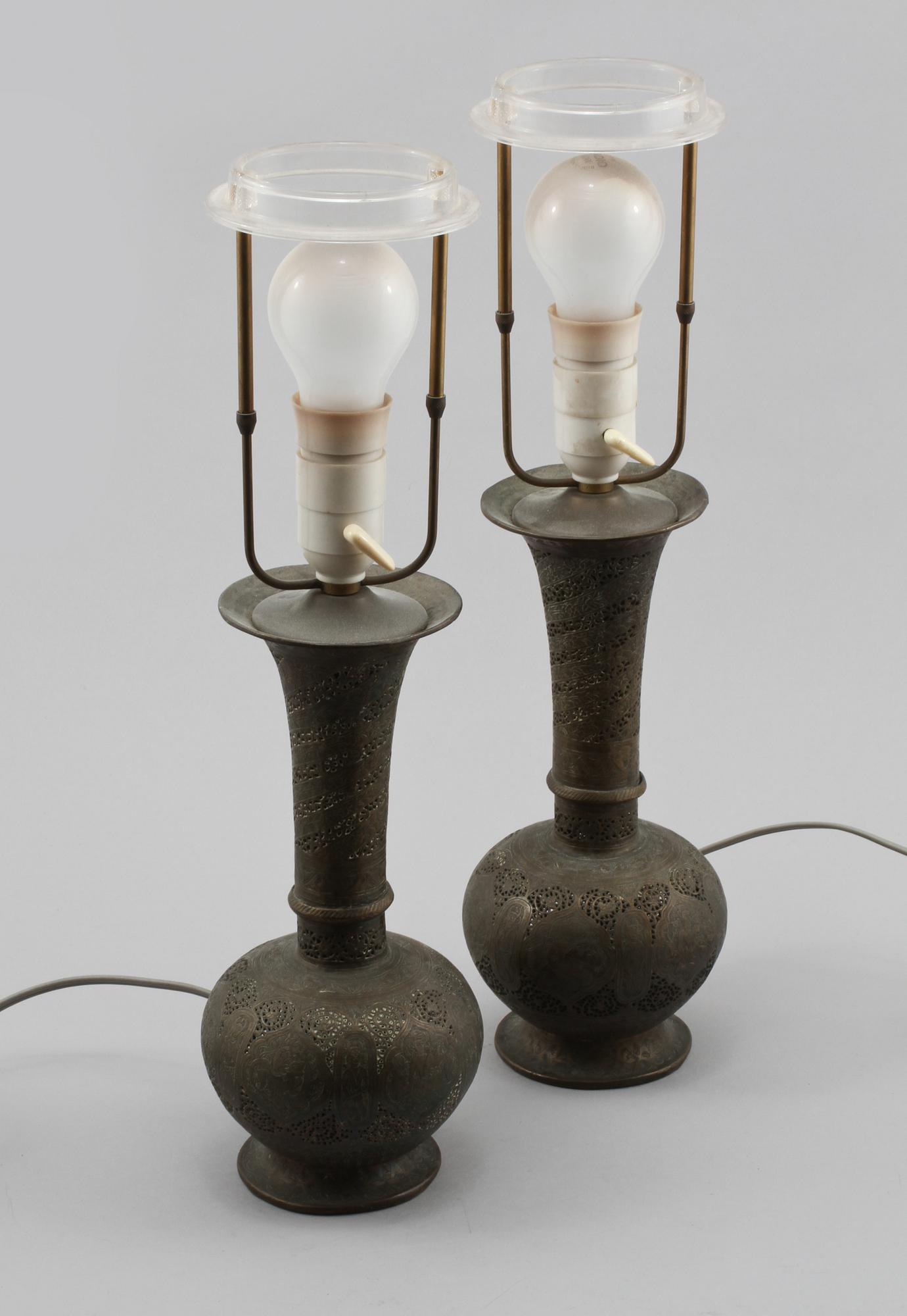 BORDSLAMPOR, ett par, orientaliska, 1900-tal.