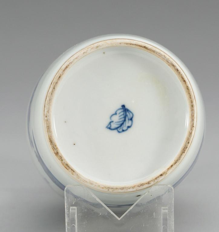 A blue and white vase, Qing dynasty, Kangxi (1662-1722).