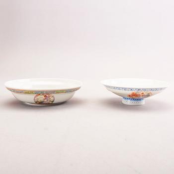 A set of two different Chinese republic porcelain bowls.