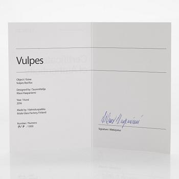 Klaus Haapaniemi, veistos, lasia, "Punaselkä", Iittala. Signeerattu Klaus H. Iittala 717/1000.