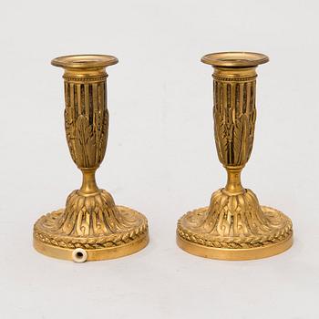 KYNTTILÄNJALKAPARI, messinkiä, Ranska 1800-luvun loppu.