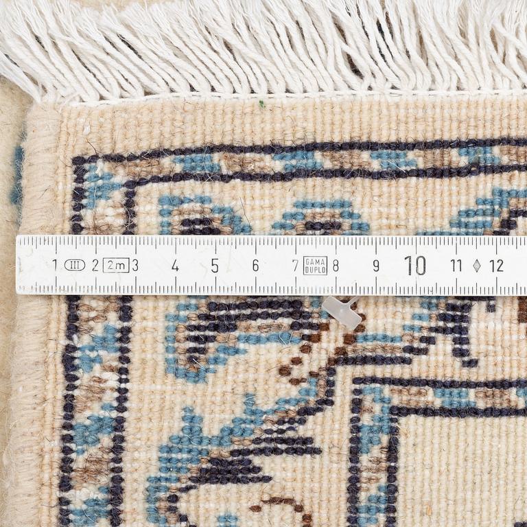 A runner carpet, Nain, ca. 283 x 76 cm.