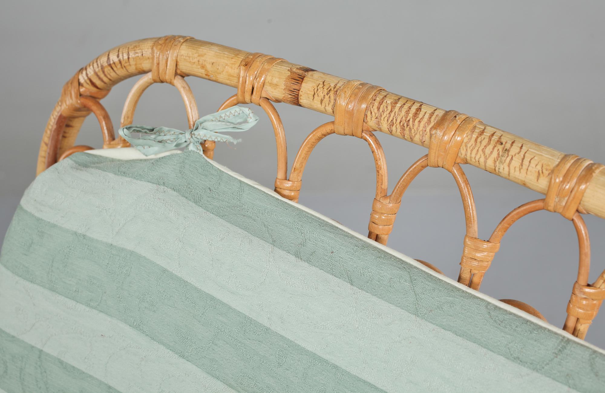 KORGFÅTÖLJER, ett par, 1900-tal.