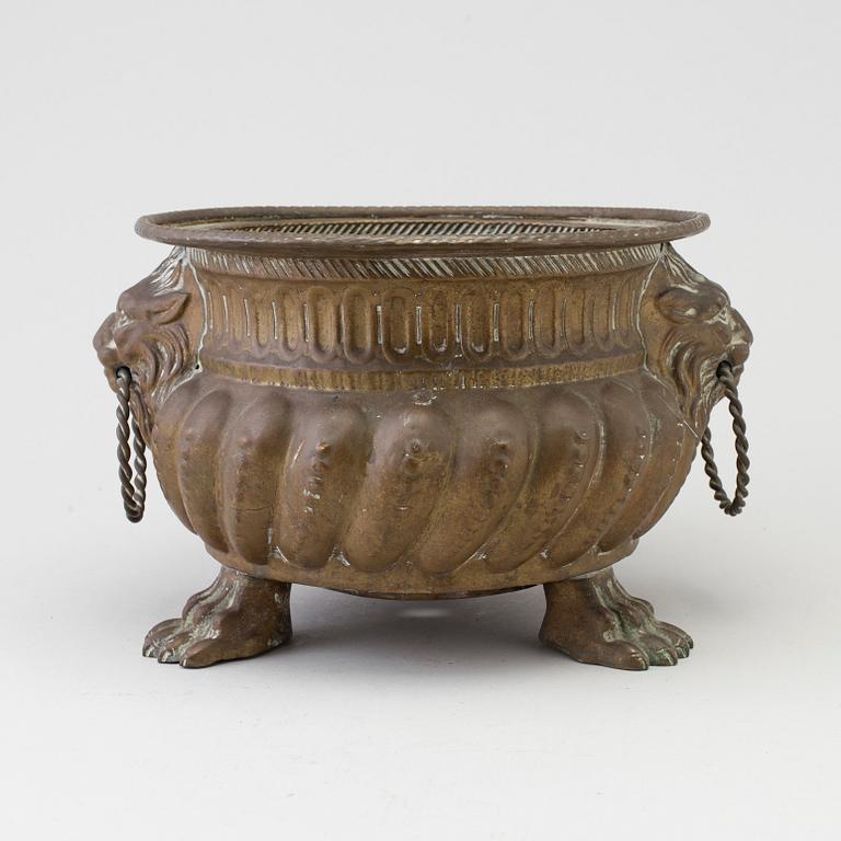 Am 18th/19th century brass flower pot.