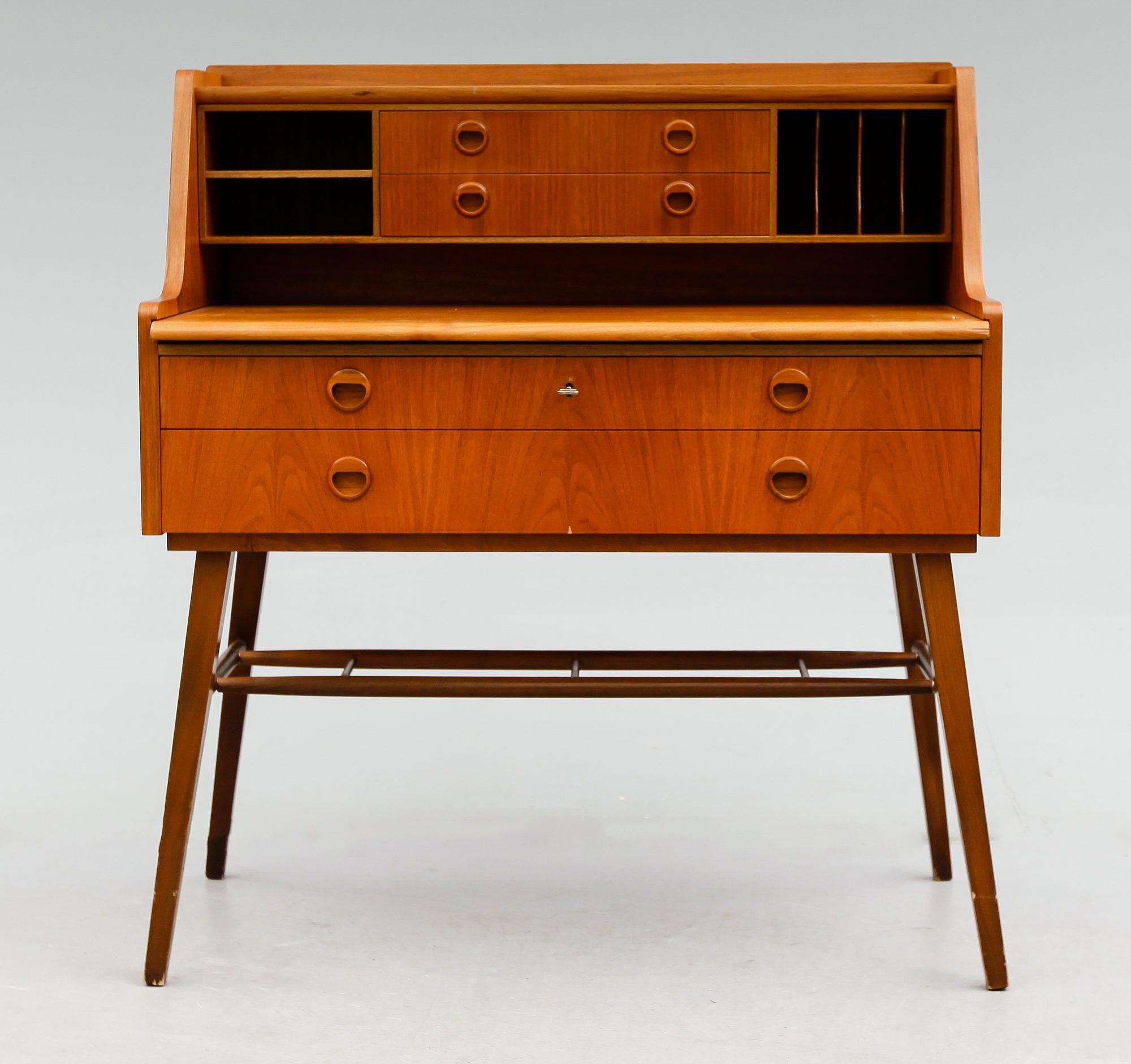 SEKRETÄR, teak, 1900-talets andra hälft.