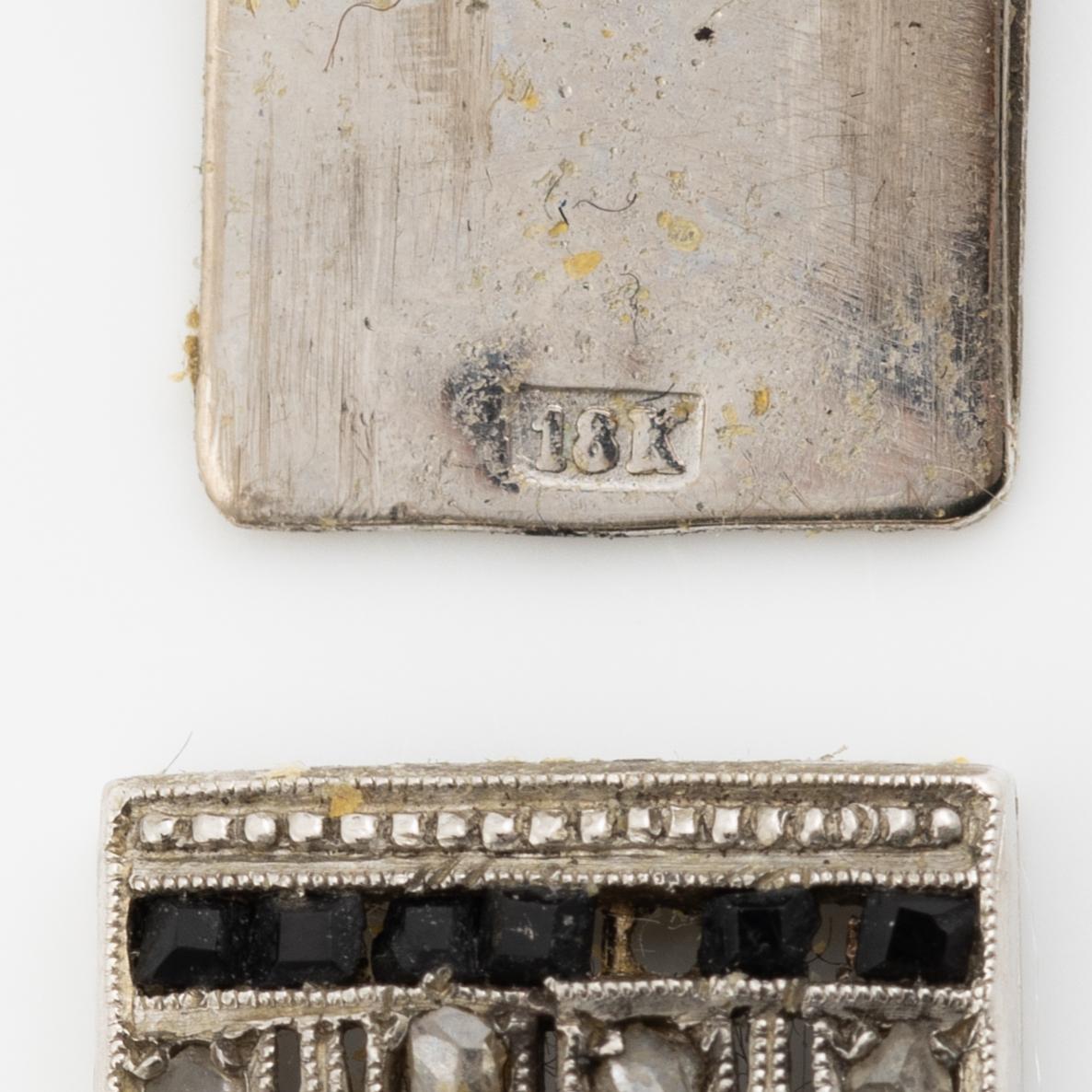 Pärlcollier med odlade pärlor, lås 18K vitguld med rosenslipade diamanter och carréslipade safirer.