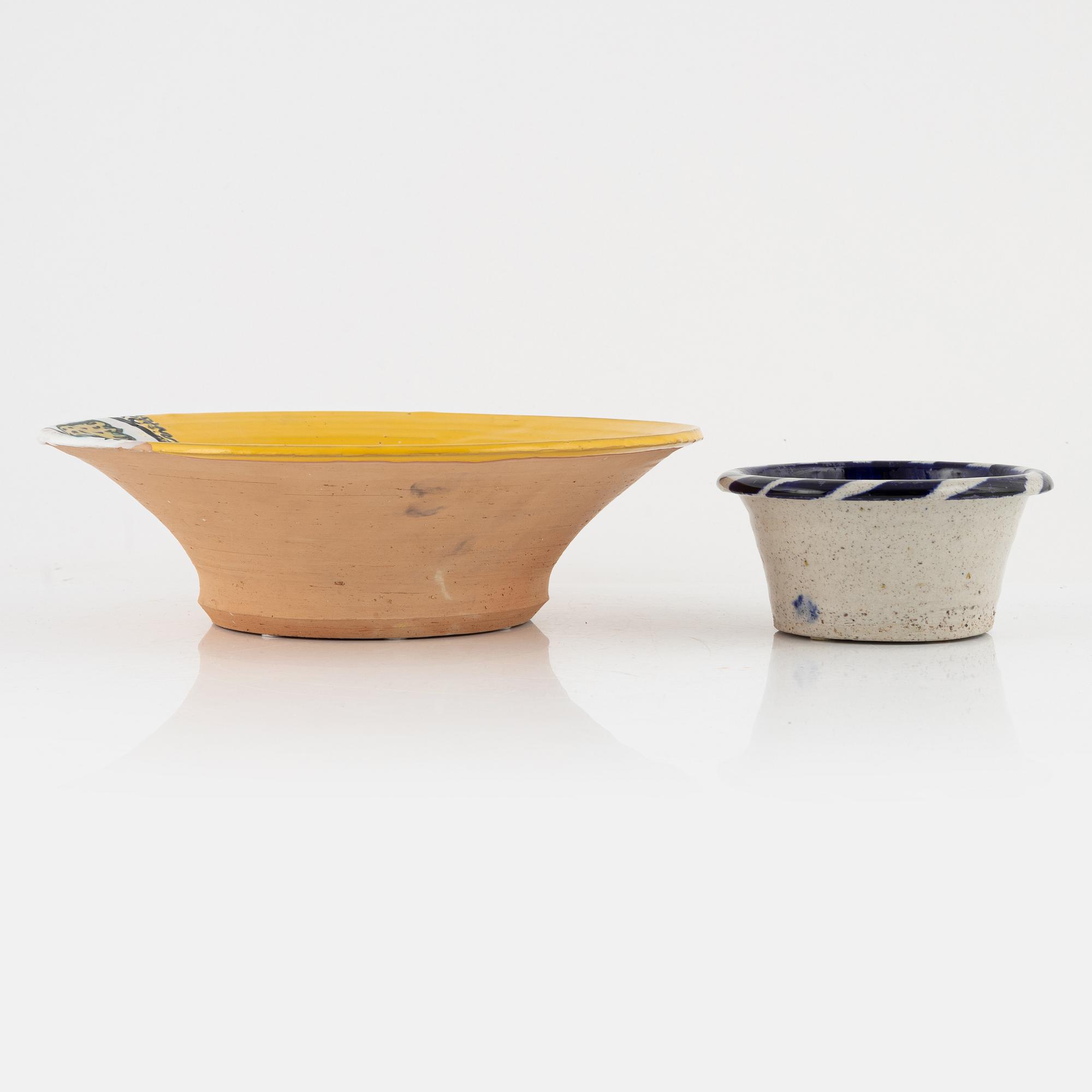 Ulrica Hydman-Vallien, two signed ceramic bowls, unique.