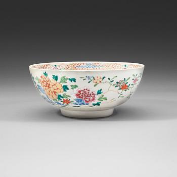 267. A famille rose bowl, Qing dynasty, Qianlong (1736-95).