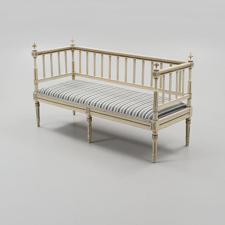 SOFFA, gustaviansk stil, omkring år 1900.