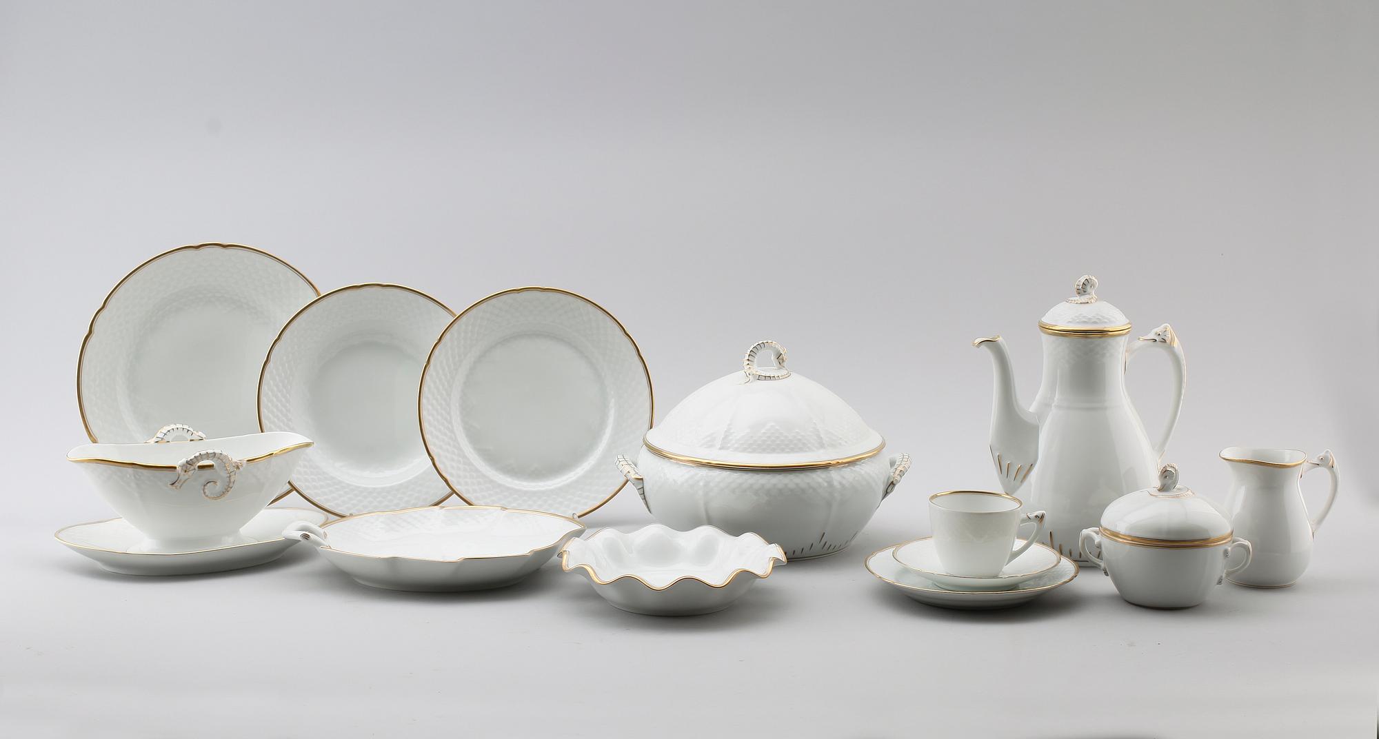 KAFFE- OCH MATSERVIS, 71 delar, porslin, Bing & Gröndahl, Danmark.