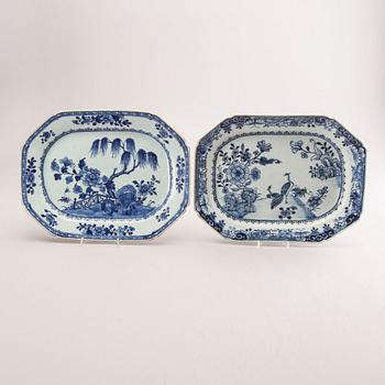 A set of two different Chinese Qianlong porcelain plates.